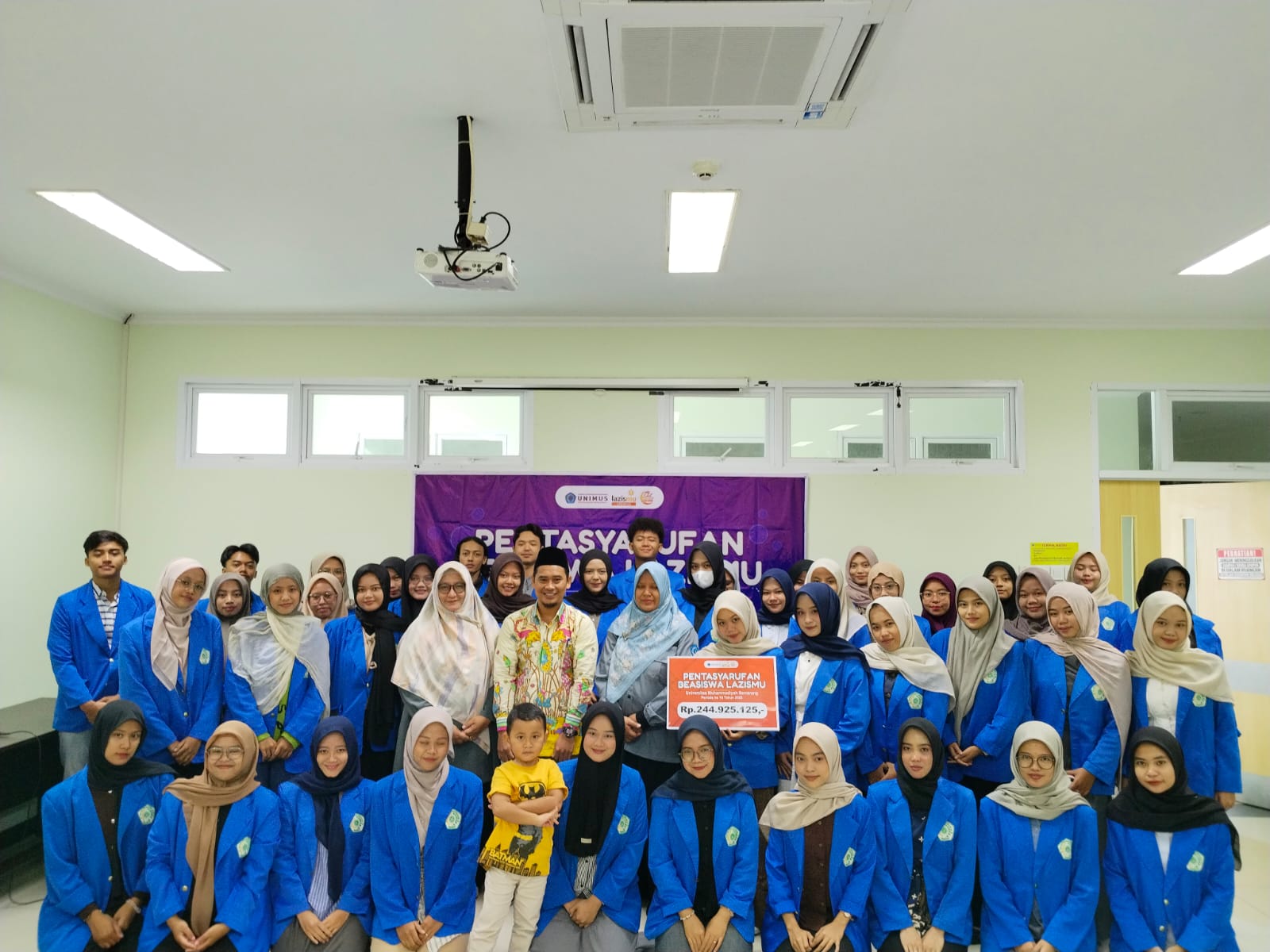 PENTASYARUFAN BEASISWA LAZISMU UNIMUS KE-16